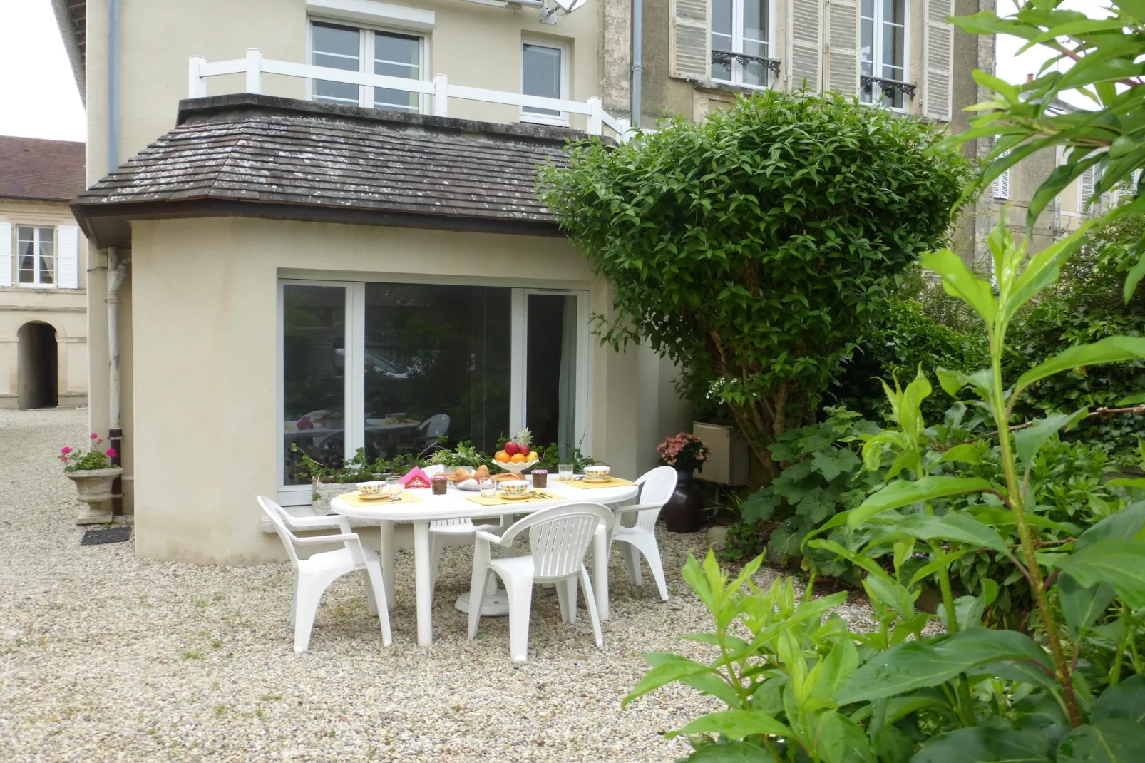 Holiday flat, Arromanches-les-Bains-SLOOP - app. au rez-de-chaussée-Exterior in summer