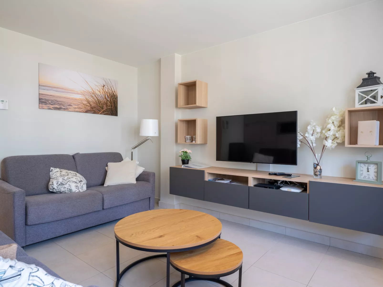 Ruzette beach with parking-Inside