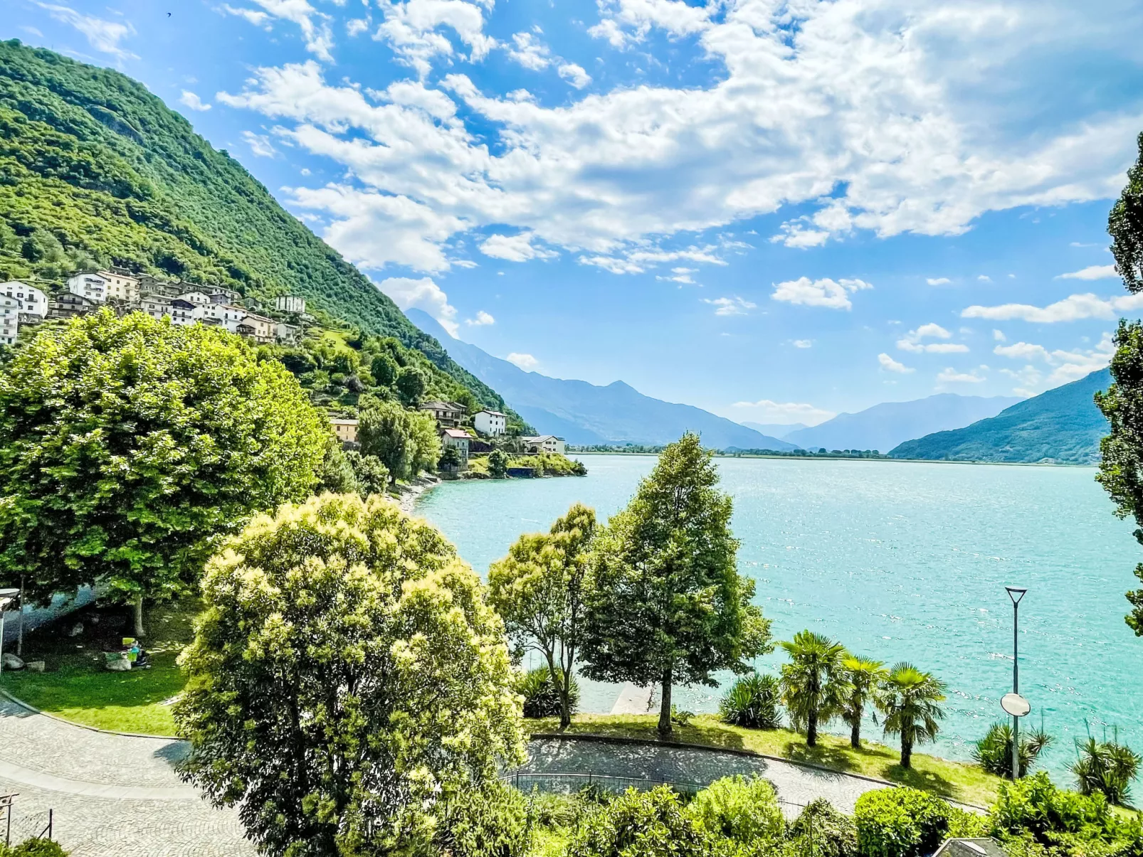 Punto Lago-Outside