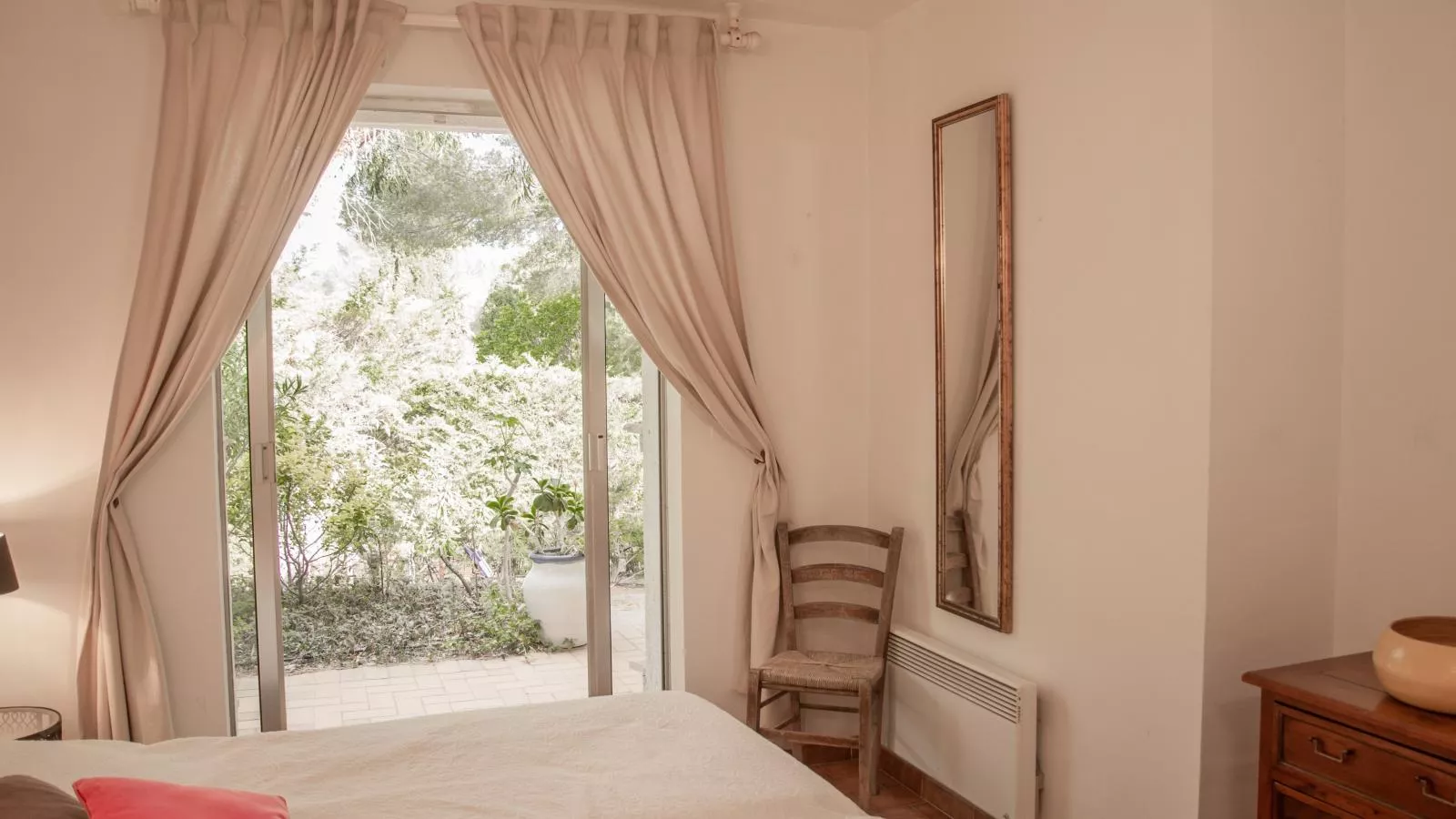 Loumic-Bedroom