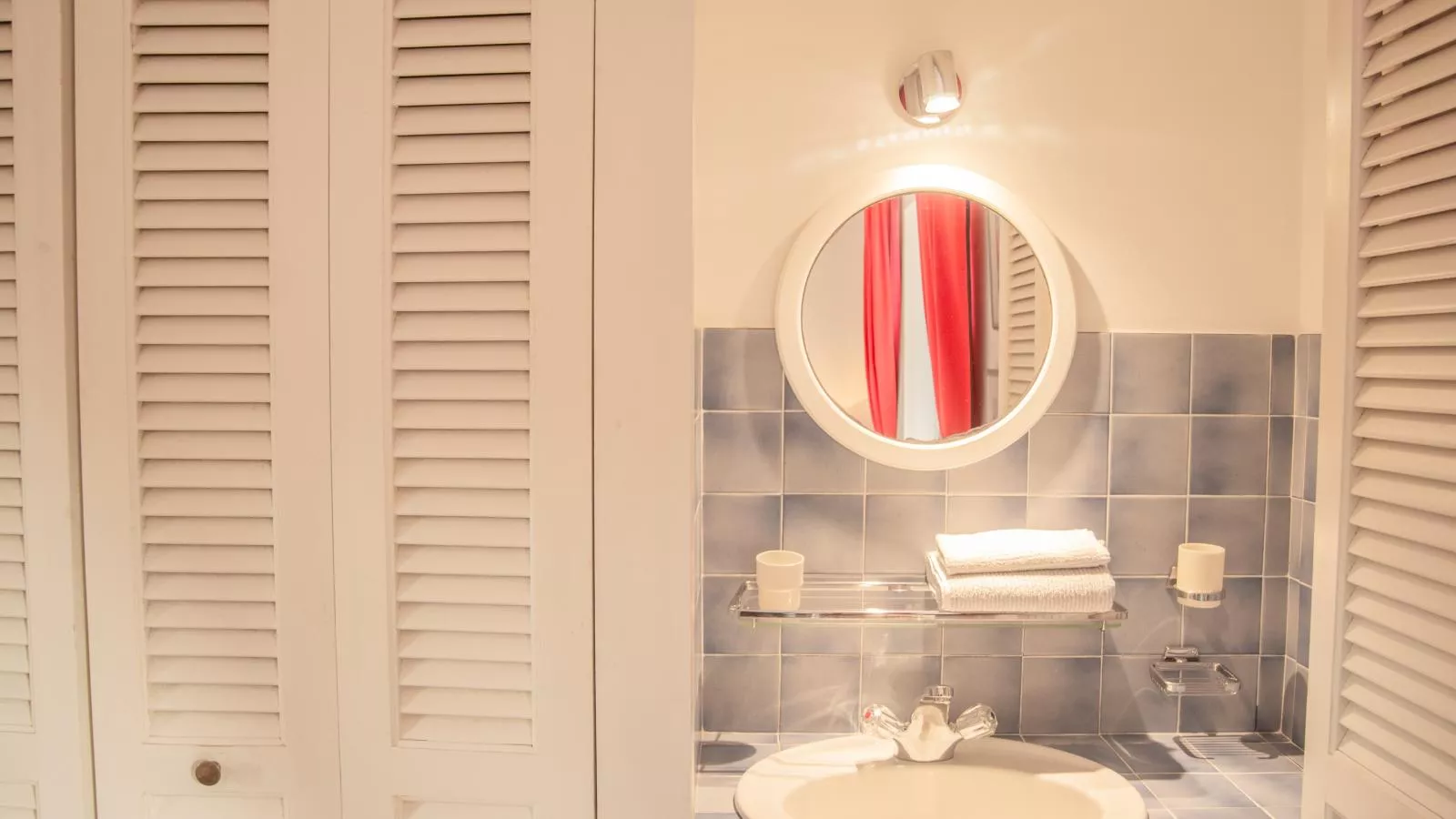 Loumic-Bathroom