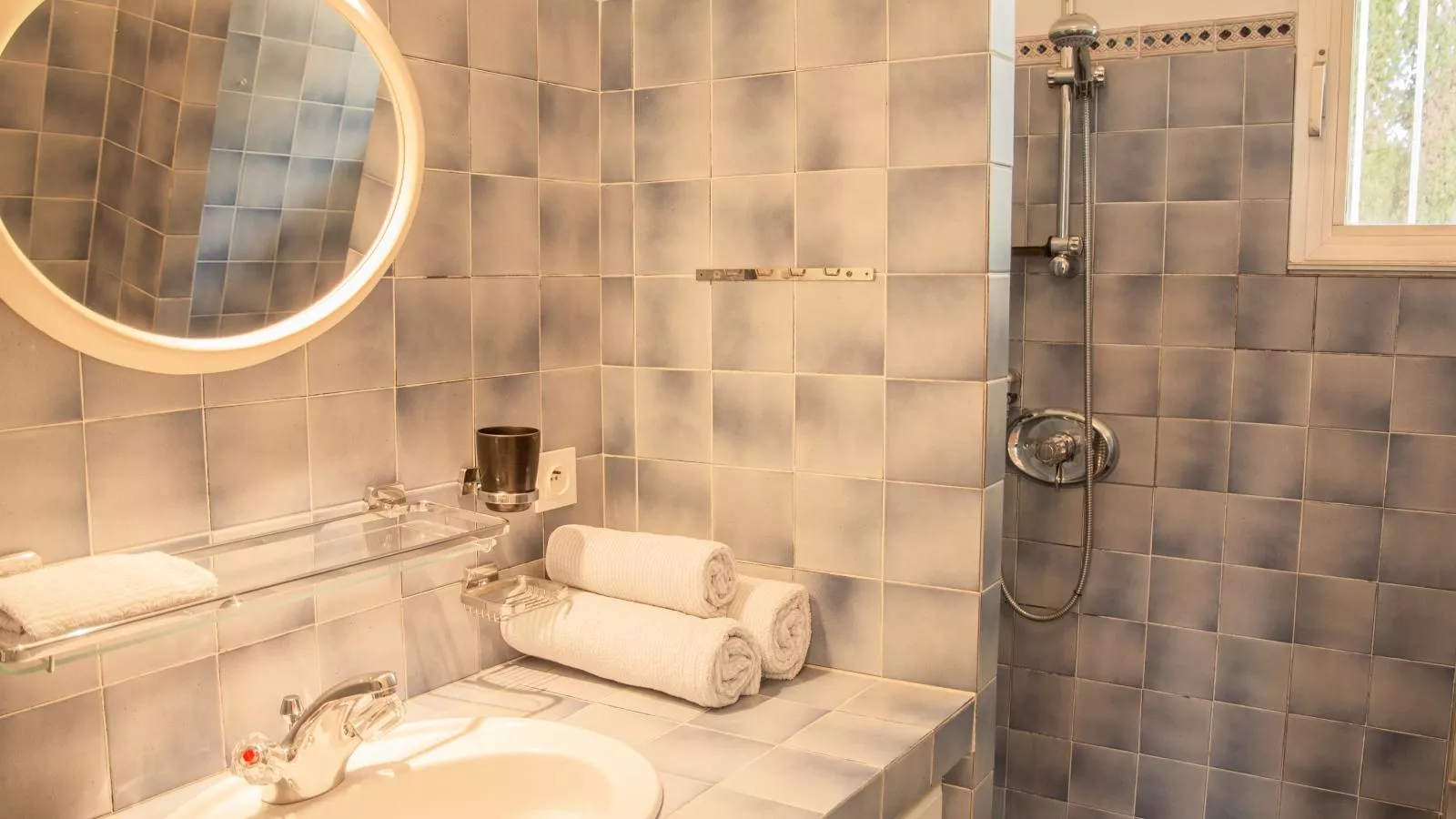 Loumic-Bathroom