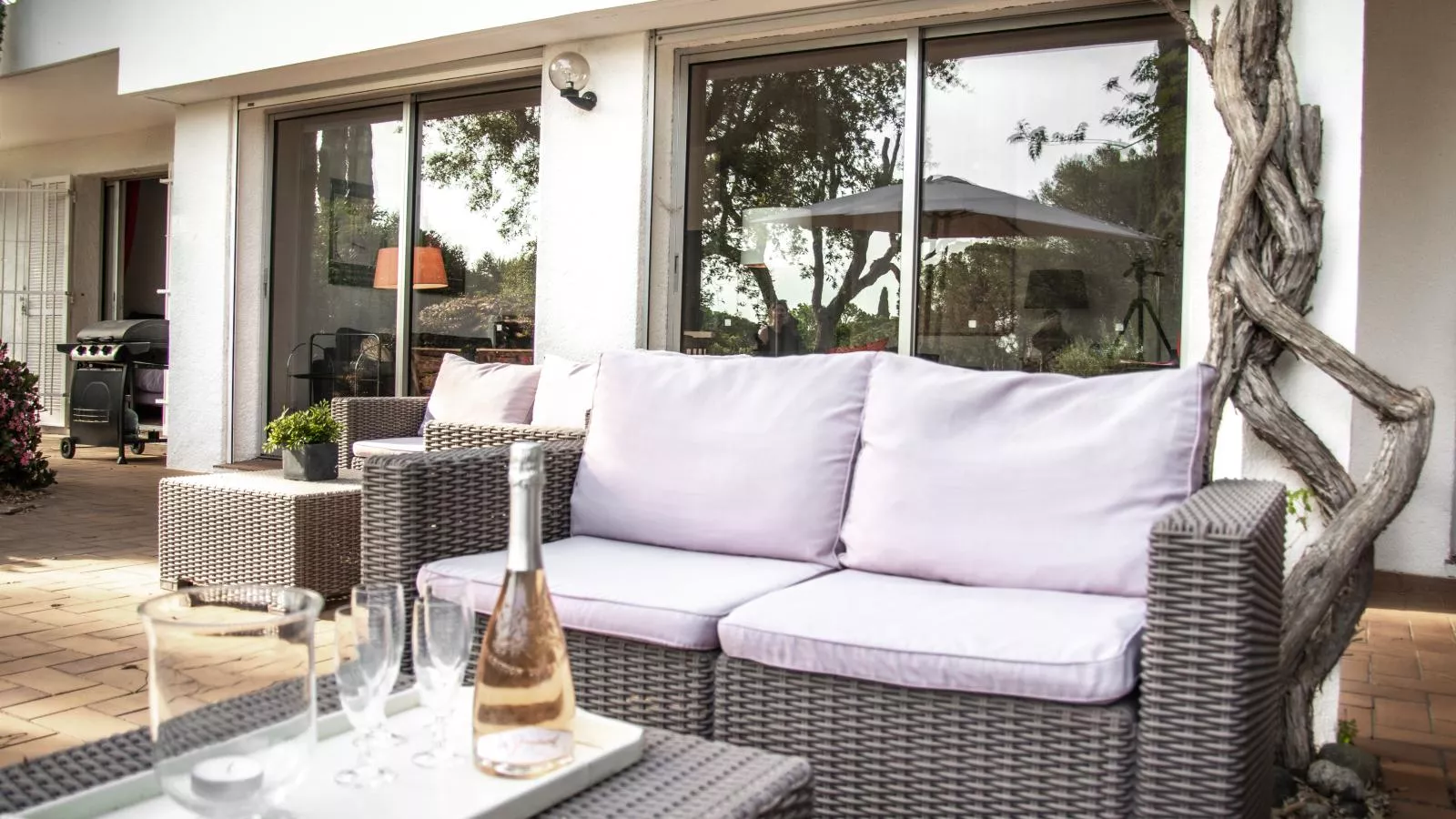 Loumic-Terrace balcony