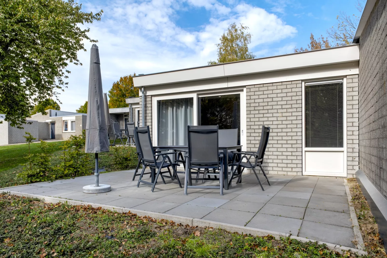 Bungalowpark Schin op Geul 14-Außenbereich Sommer