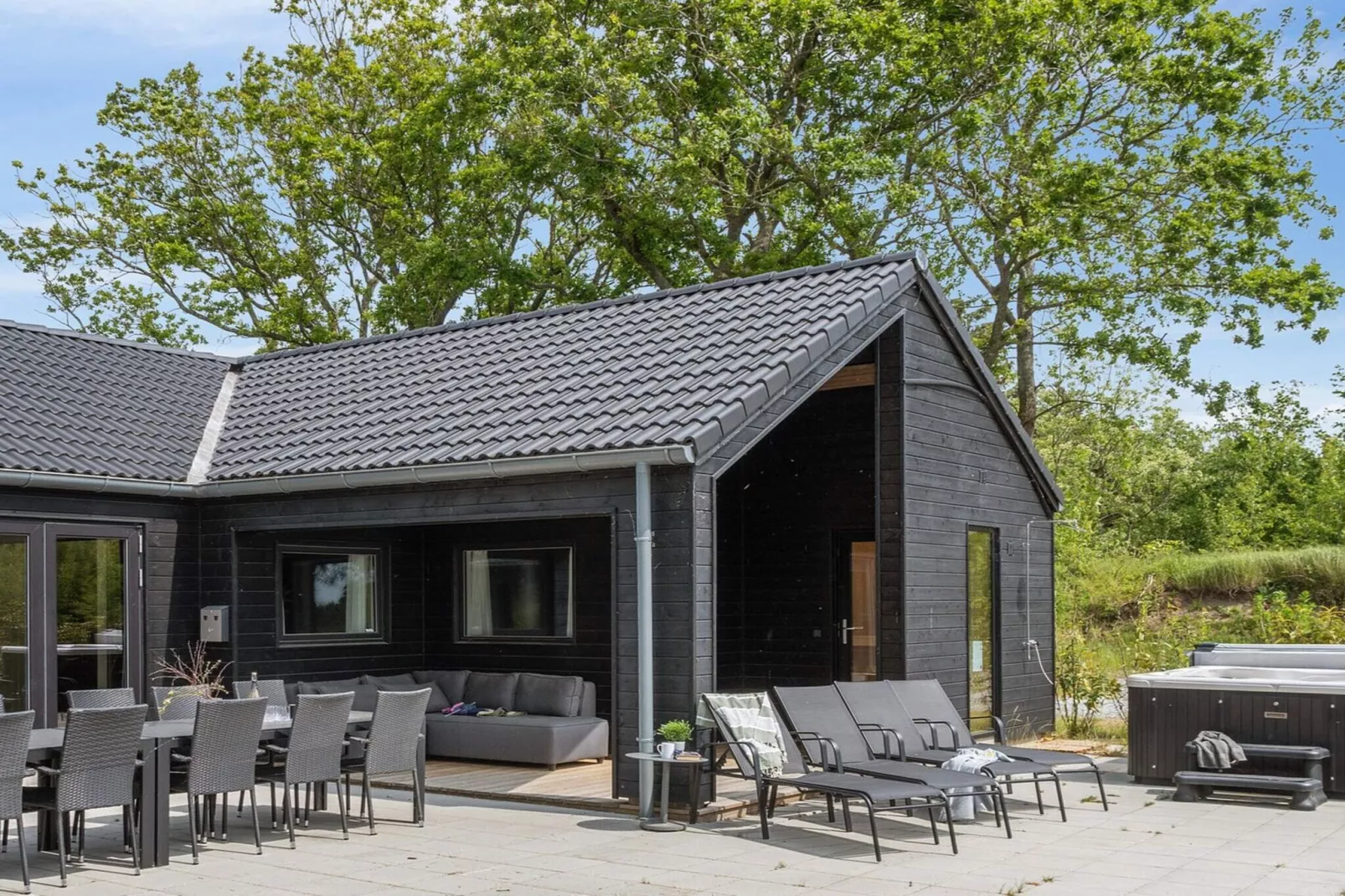 Spacious Retreat for 20 - By Traum Ferienwohnungen-Outdoor