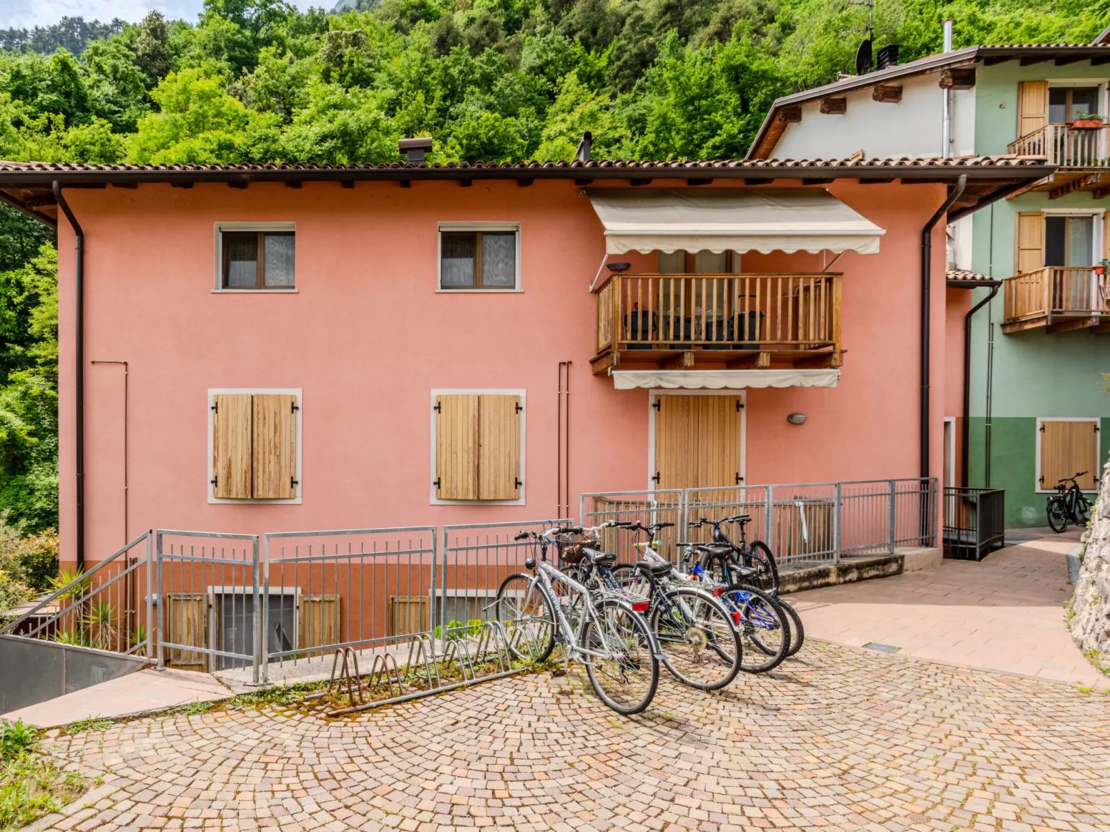 Welcome 2 Riva-Outside