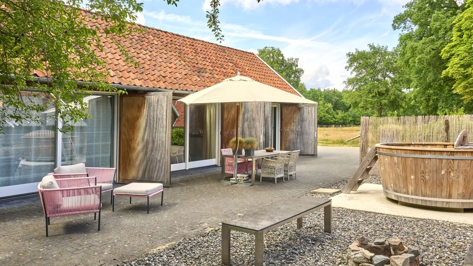 Design Farmers Barn Twente-Exterior in summer