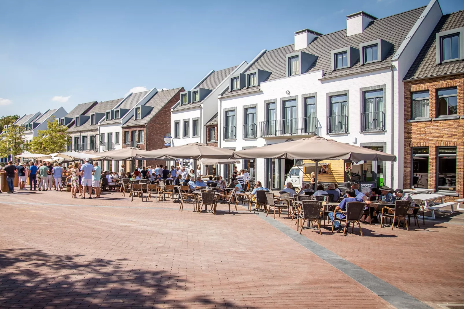 Resort Maastricht 9 - Exterior in summer