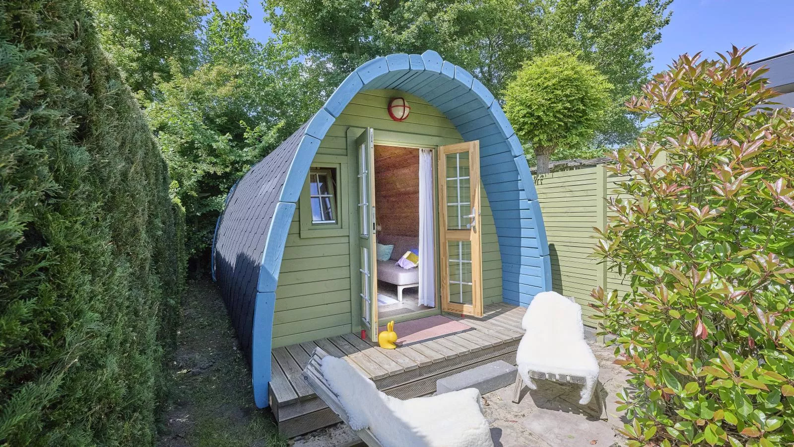 Tiny House Jet-Exterior in summer