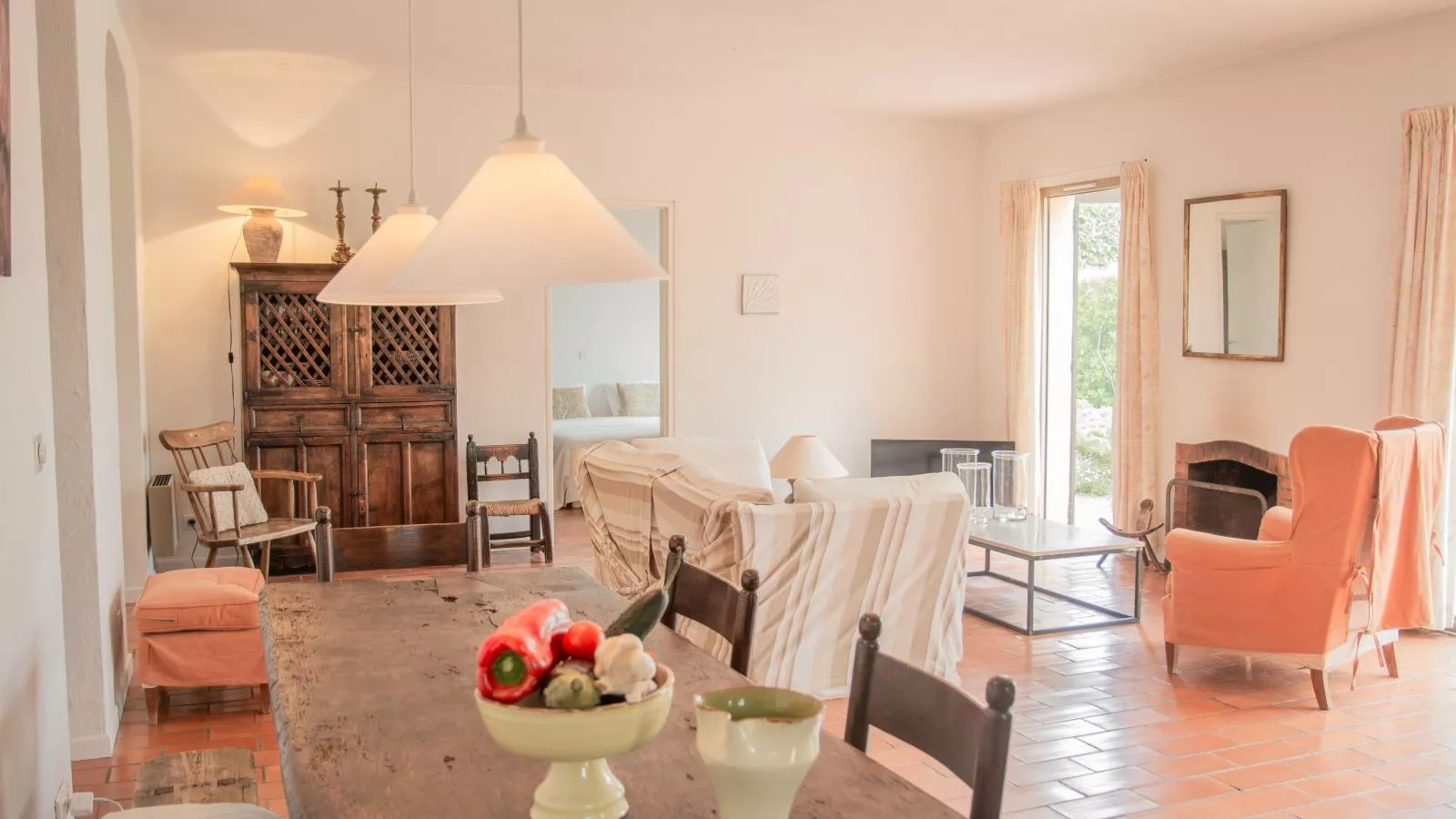 Maison l Arc-Dining room