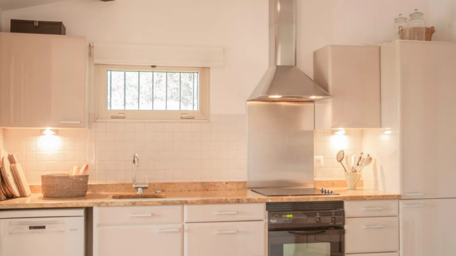 Maison l Arc-Kitchen
