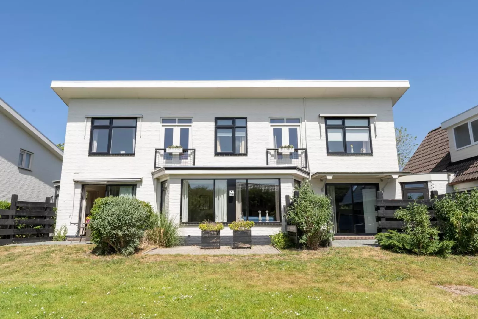 Strandhuys Schelp-Exterior in summer