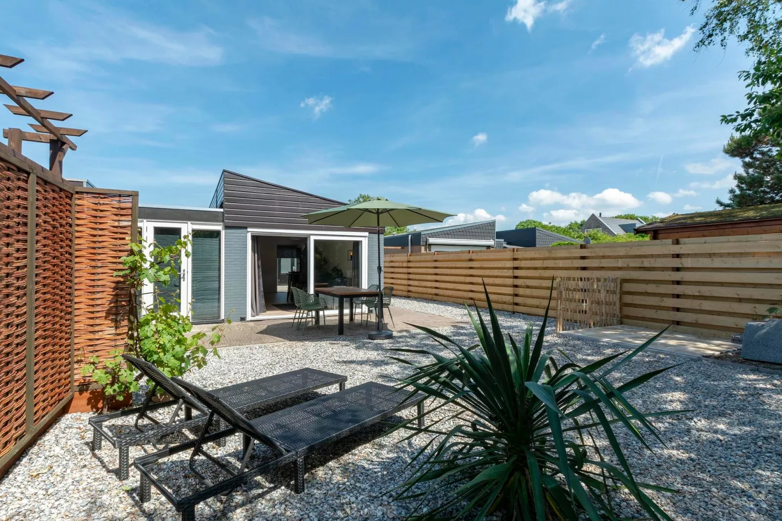 De Blenck 29-Exterior in summer