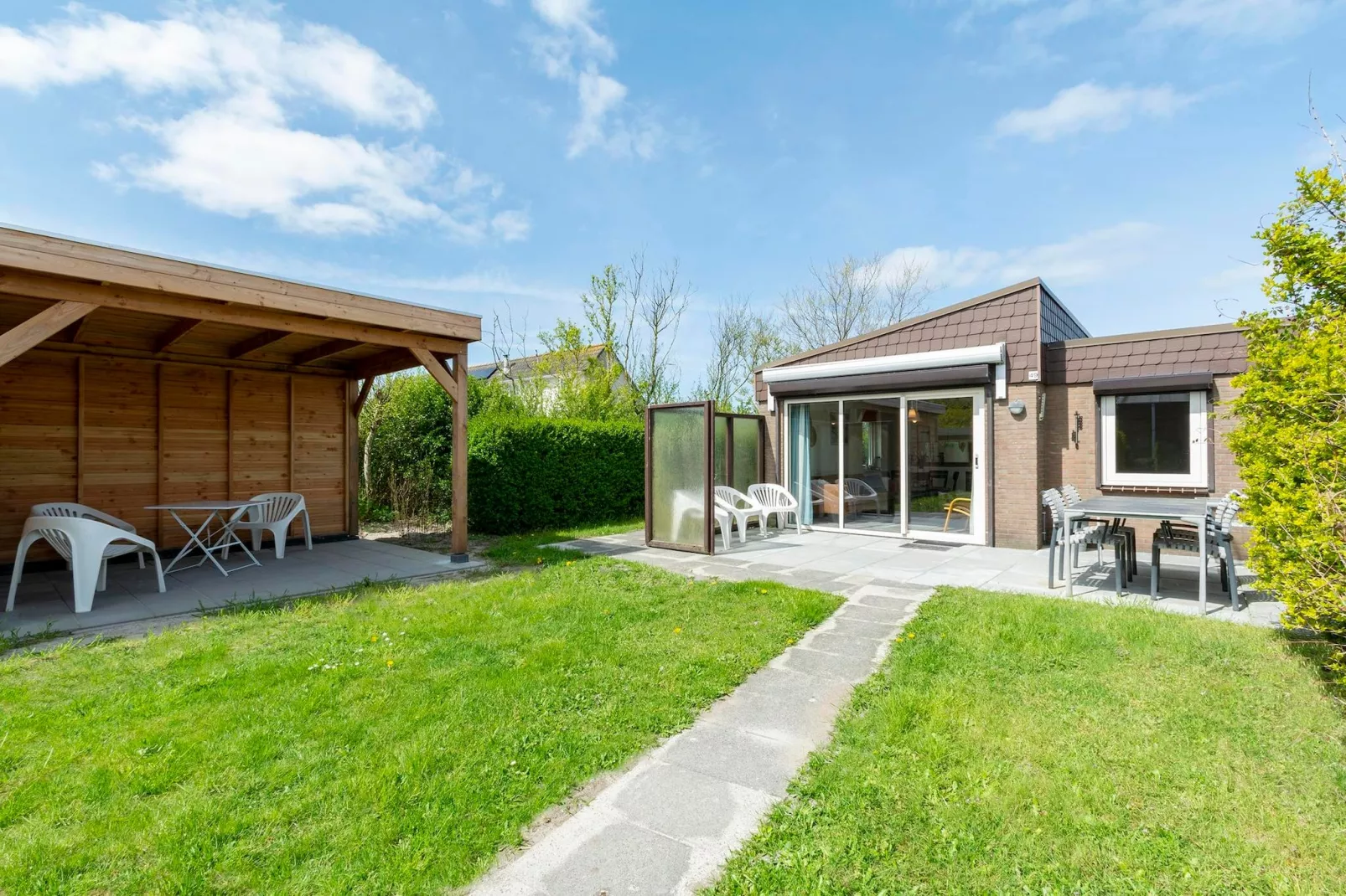 De Blenck 49-Exterior in summer