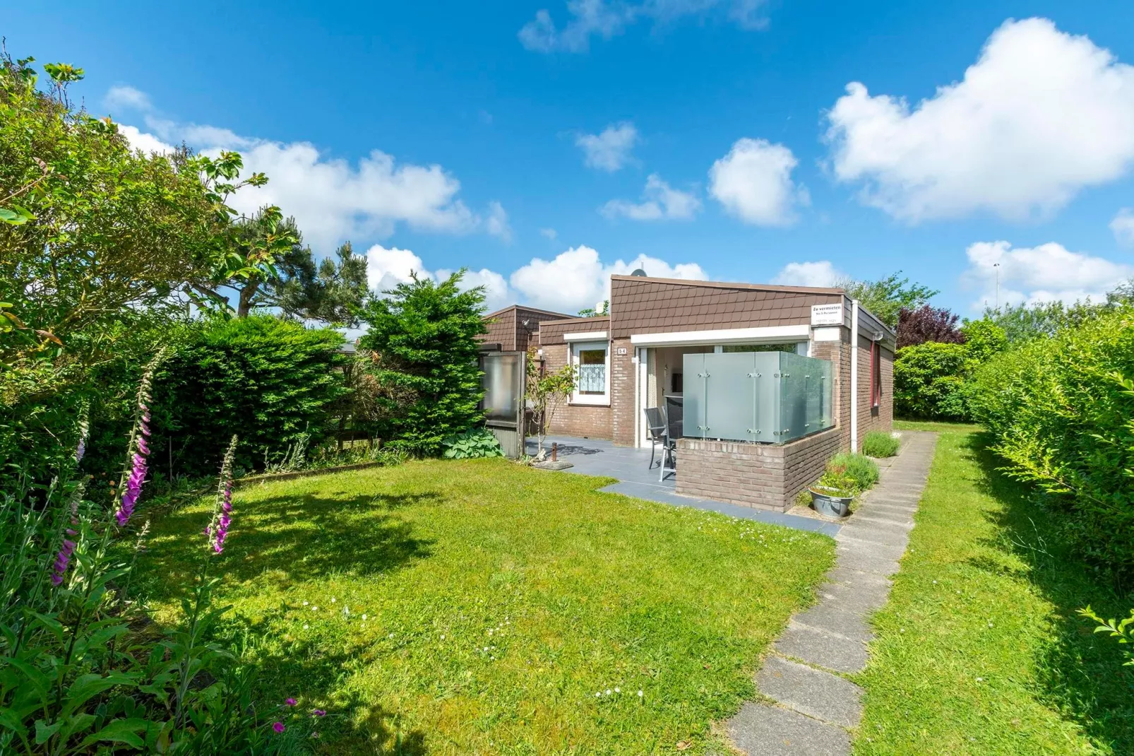 De Blenck 54-Exterior in summer