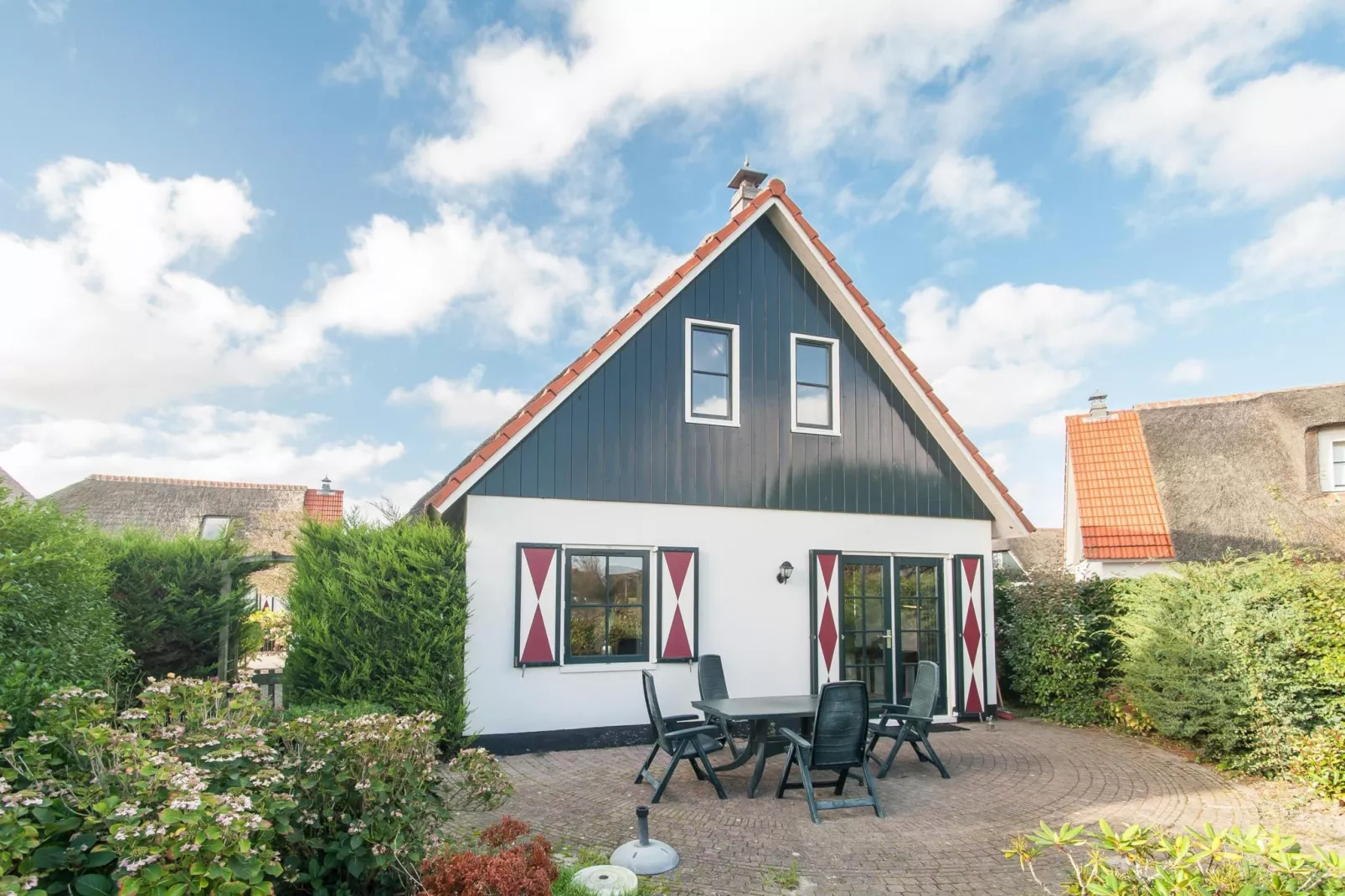 De Buitenplaats 42-Exterior in summer