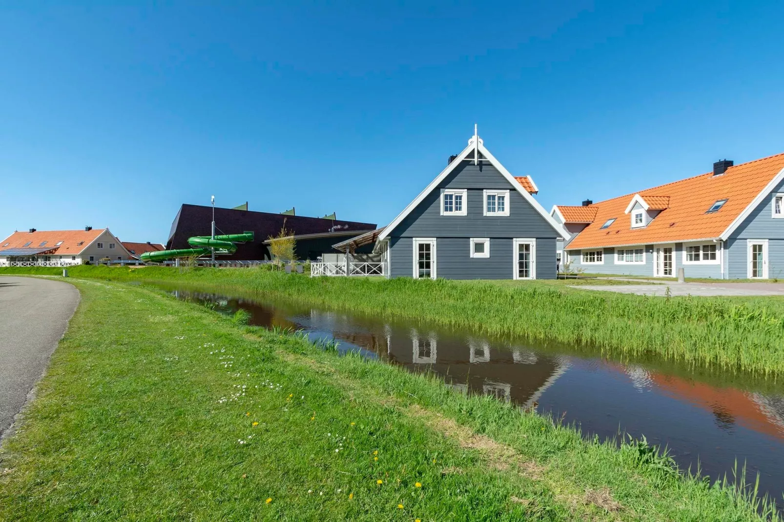 Ooghduyne 148-Exterior in summer