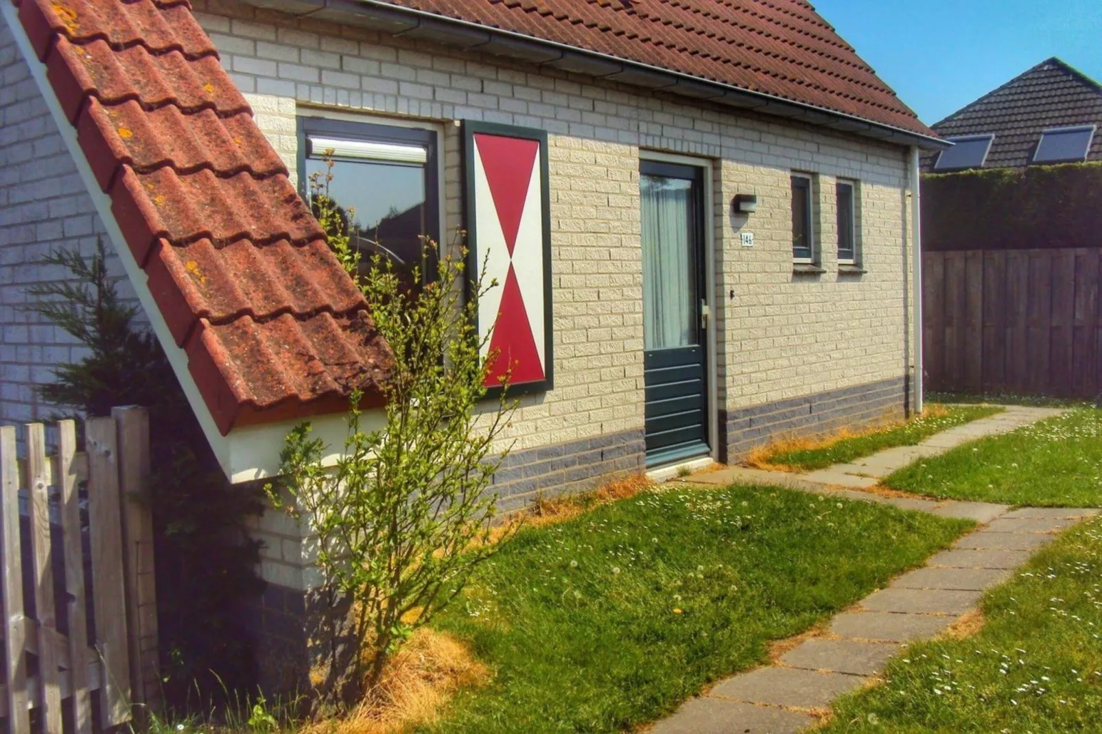 Schoneveld 146 Zeemeeuw Breskens-Exterior in summer