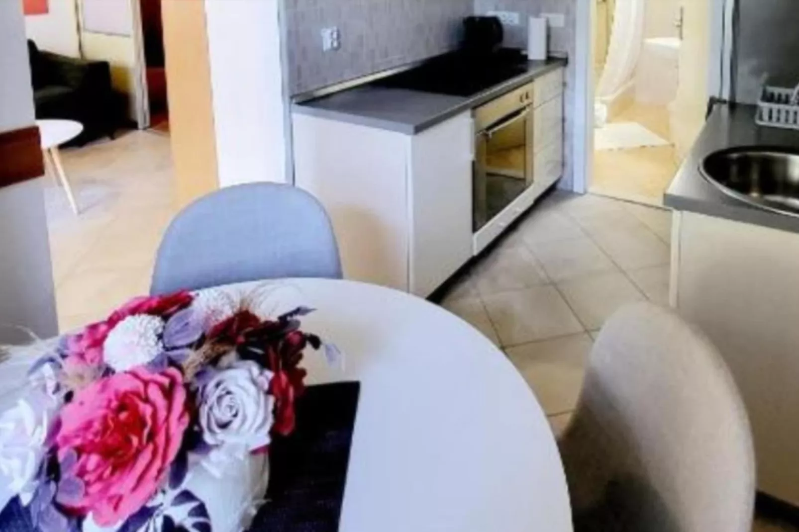 Green Terrace Apartment I - Studio Apartment with Terrace-Esszimmer