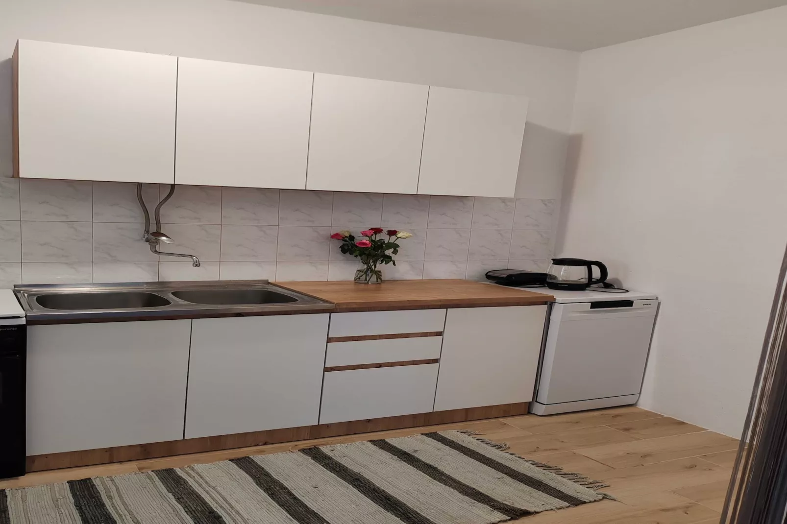 Apartment Angelina - Three Bedroom Apartment with Balcony and Sea View-Kitchen