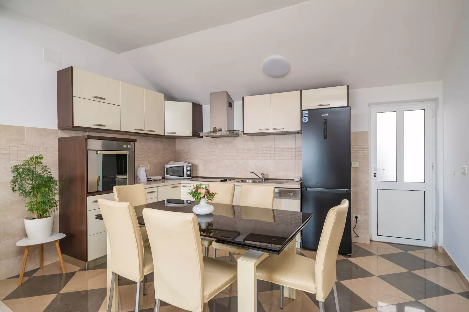 Apartments Isabora - Comfort Three-Bedroom Apartment with Balcony and Sea View (Second Floor)-Cuisine