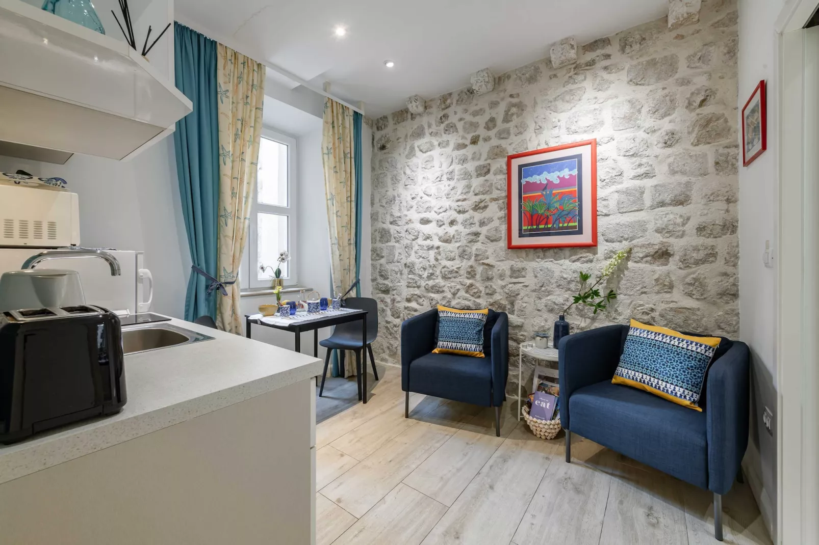 L & L Old Town Apartments - Studio Apartment ( Lacroma)