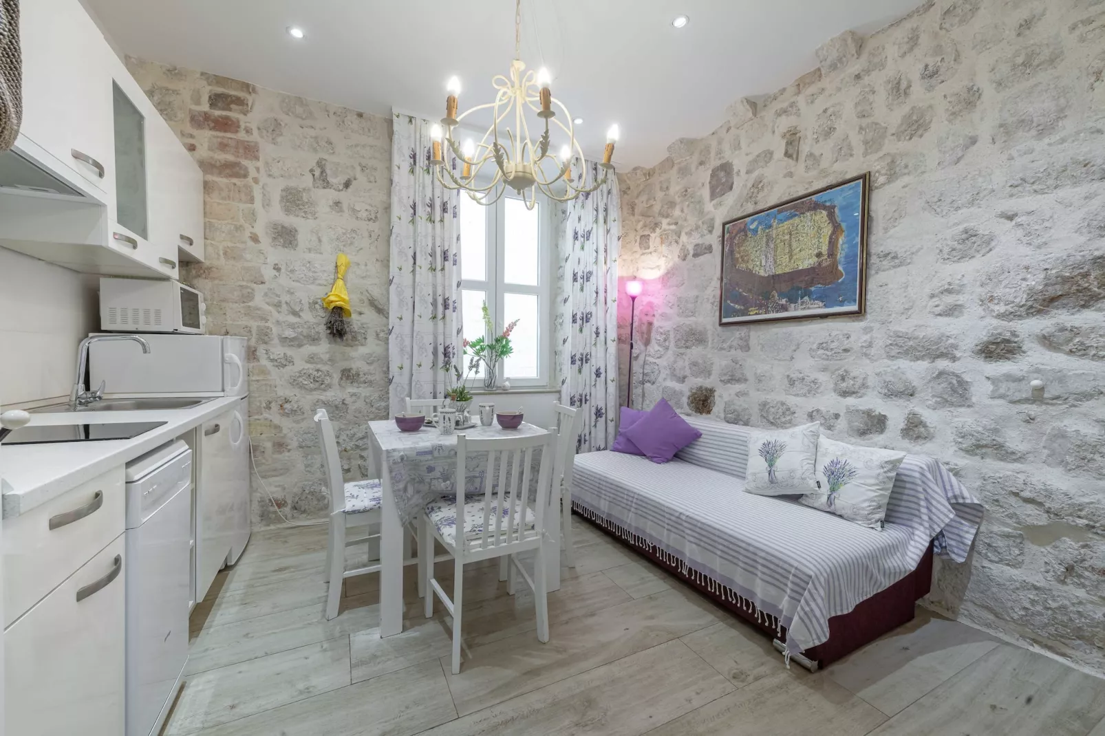 L & L Old Town Apartments - One bedroom Apartment (Lavander)