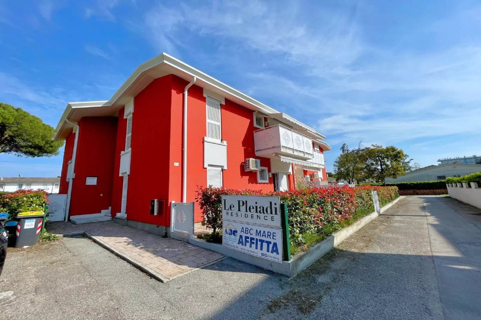 Pleiadi P1-Exterior in summer