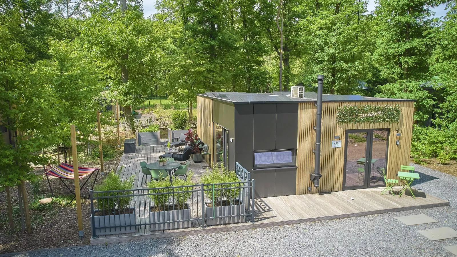 Zen en Zoet-Exterior in summer