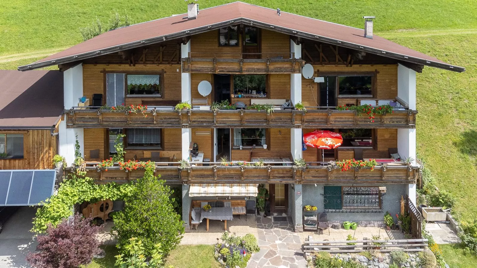 Zaustoi-Exterior in summer