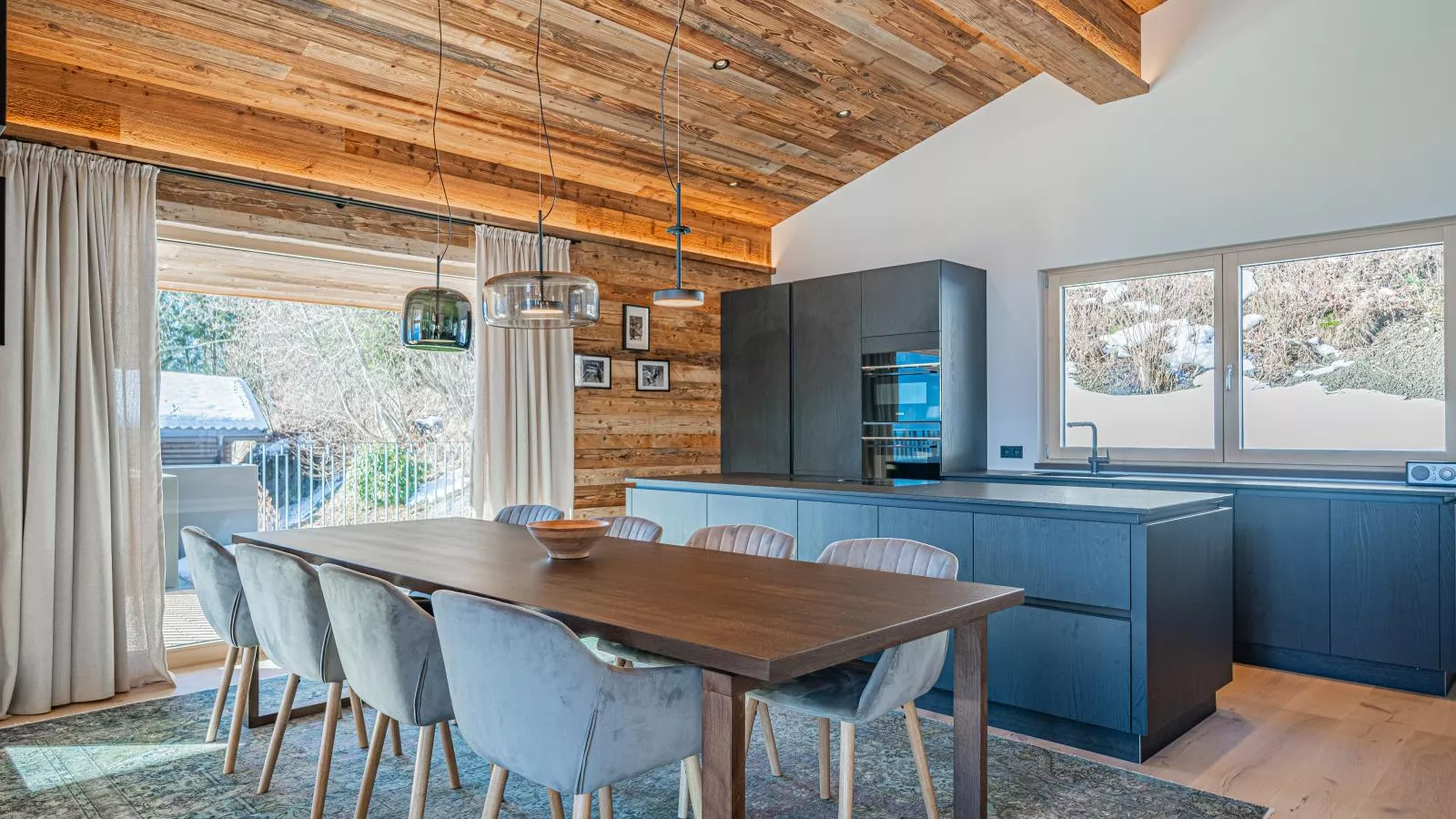Das Haus am Berg-Dining room