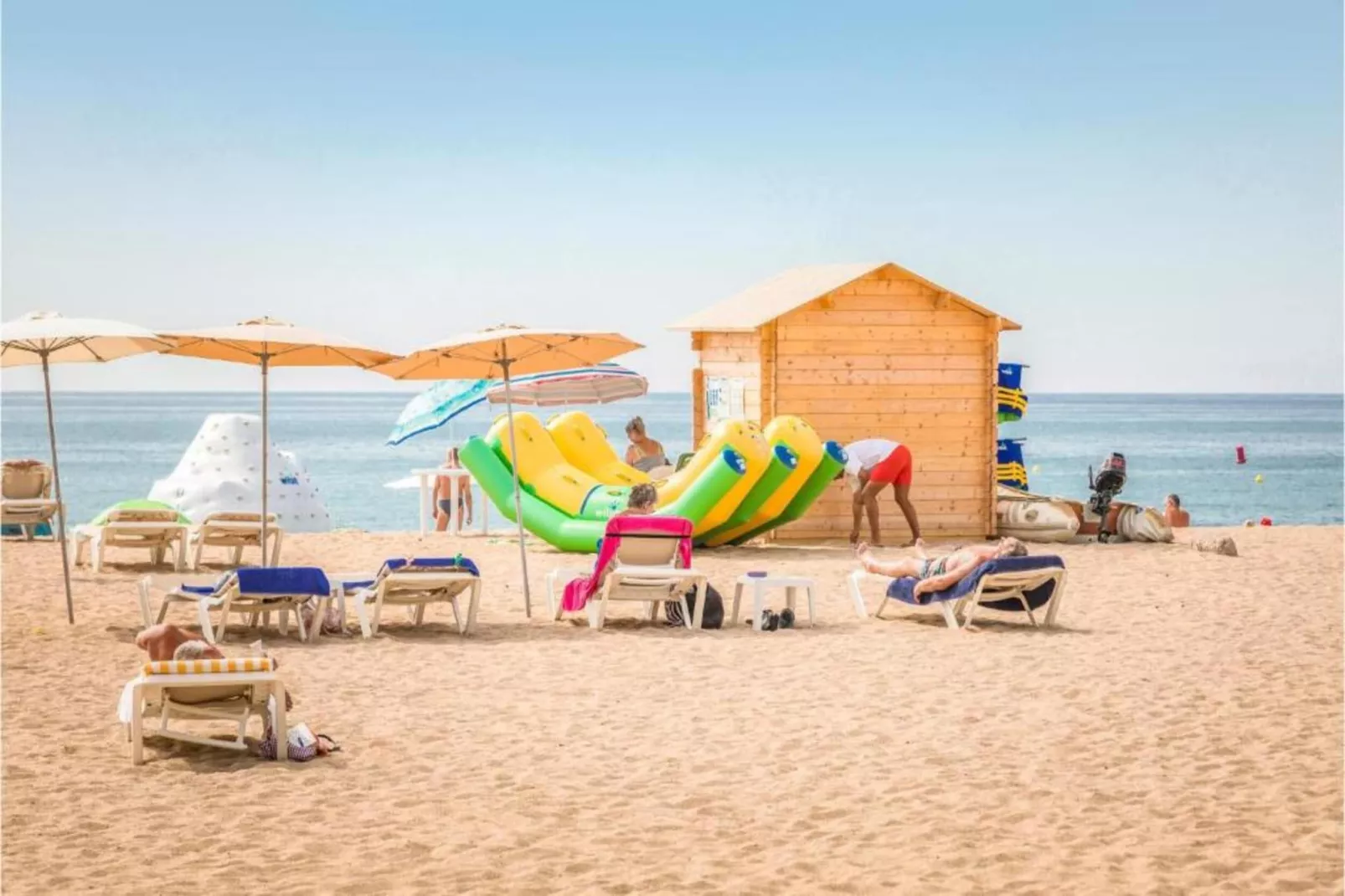 Vila-Areas within 5km in summer
