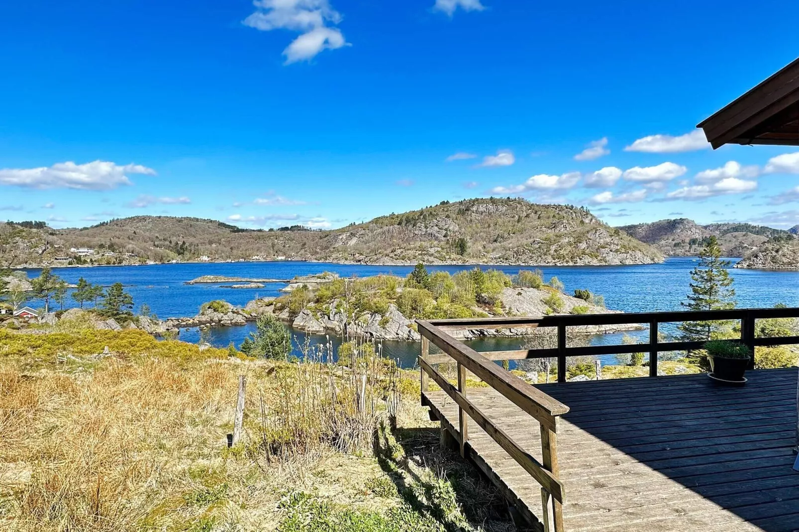HUS 55765  HYTTE B-Water view