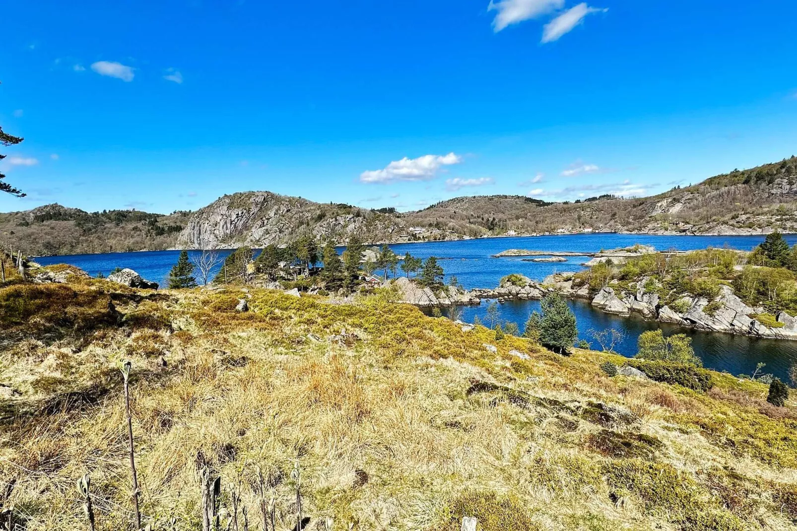 HUS 55765  HYTTE B-Water view