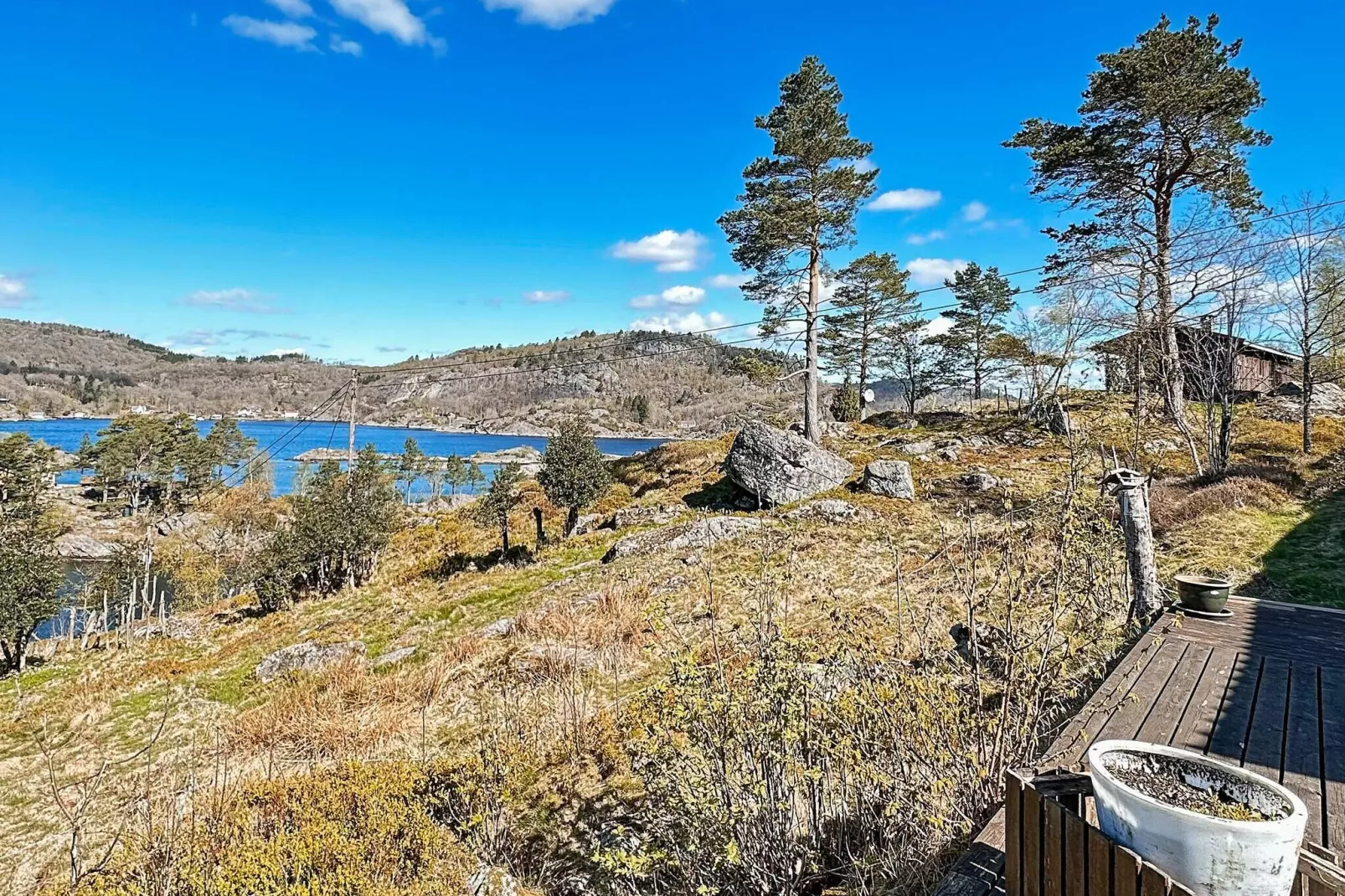 HUS 55768  HYTTE D-Water view