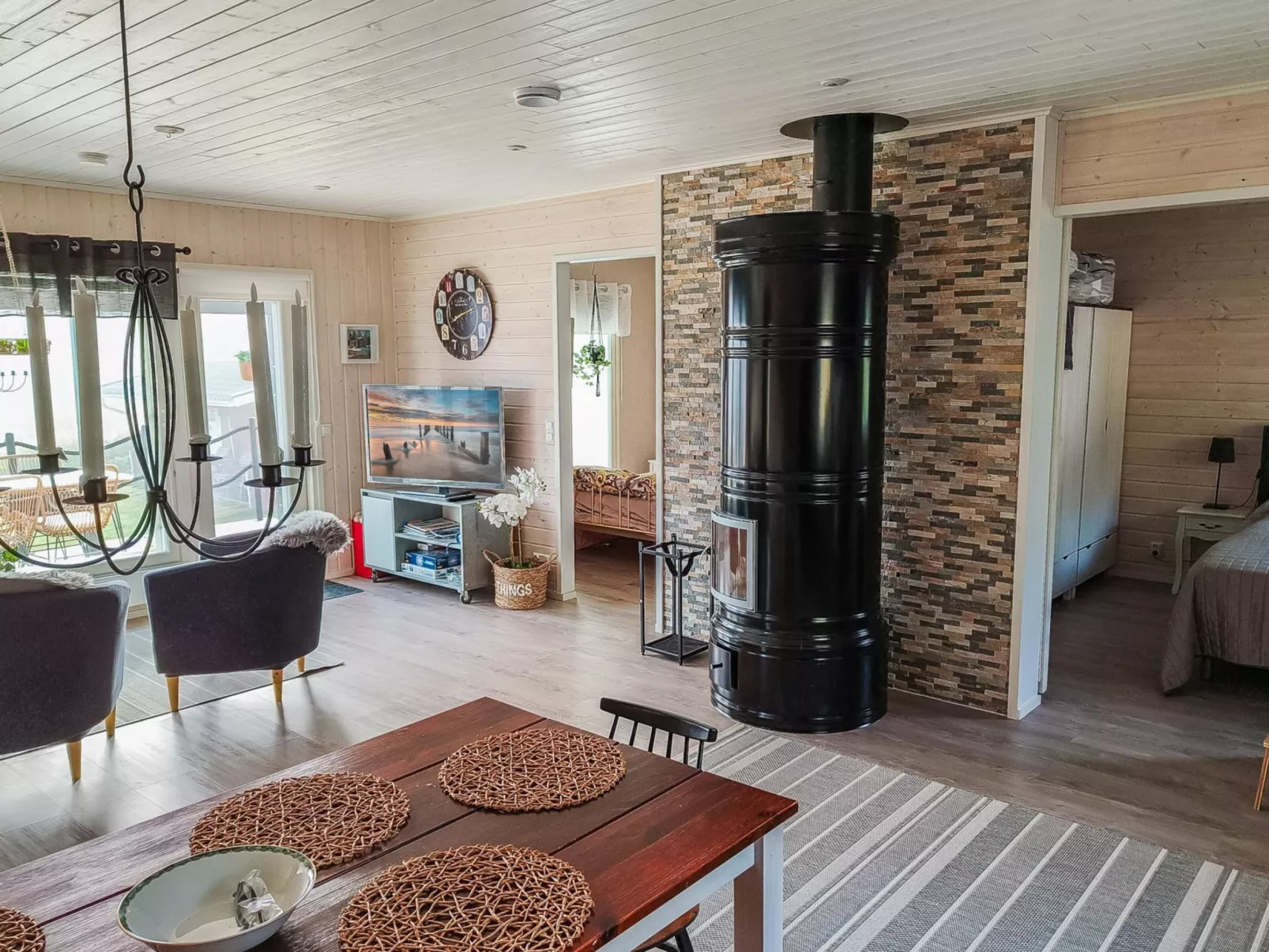 Kivilahti vuokatti-Drinnen