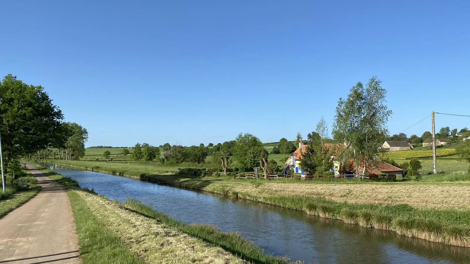 Savigny-Areas within 20km in summer
