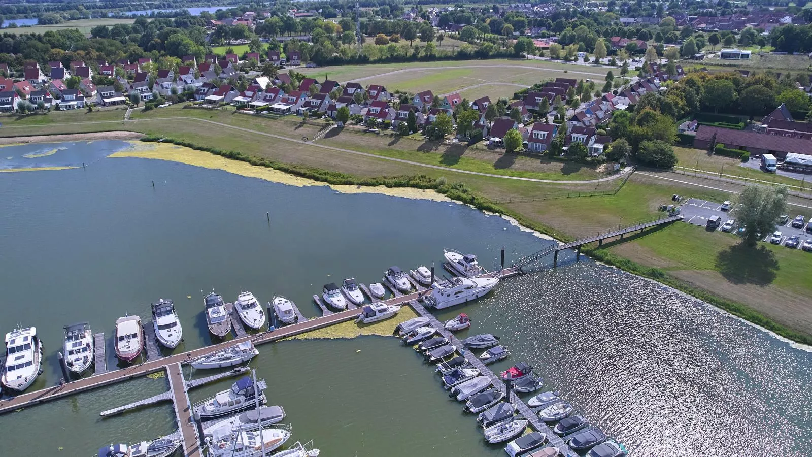 Aan de oever-Areas within 1km in summer