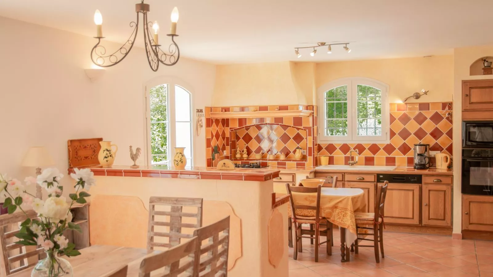 Maison Jaune-Kitchen