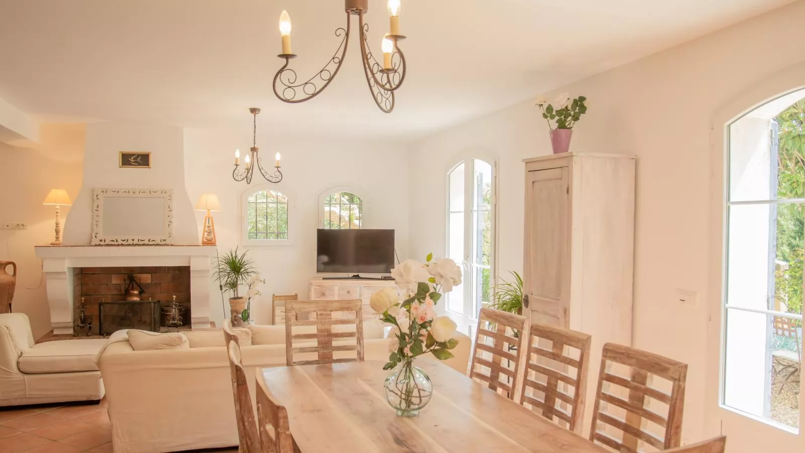 Maison Jaune-Living room