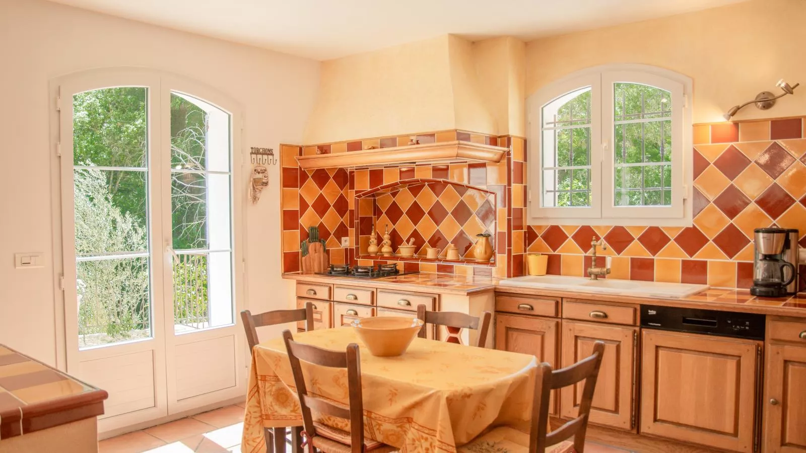 Maison Jaune-Kitchen
