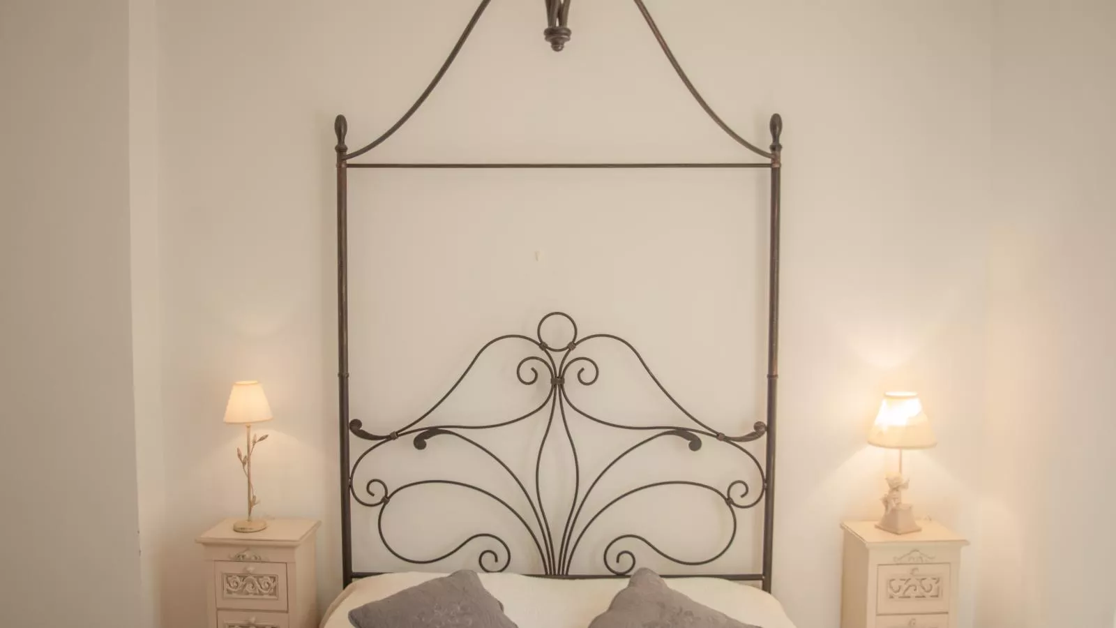 Maison Jaune-Bedroom