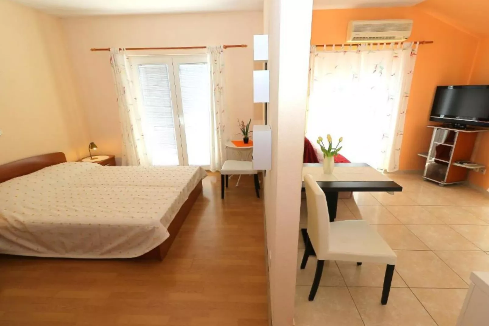 Apartments Trogrlić - Comfort One-Bedroom Apartment with Balcony and Sea View