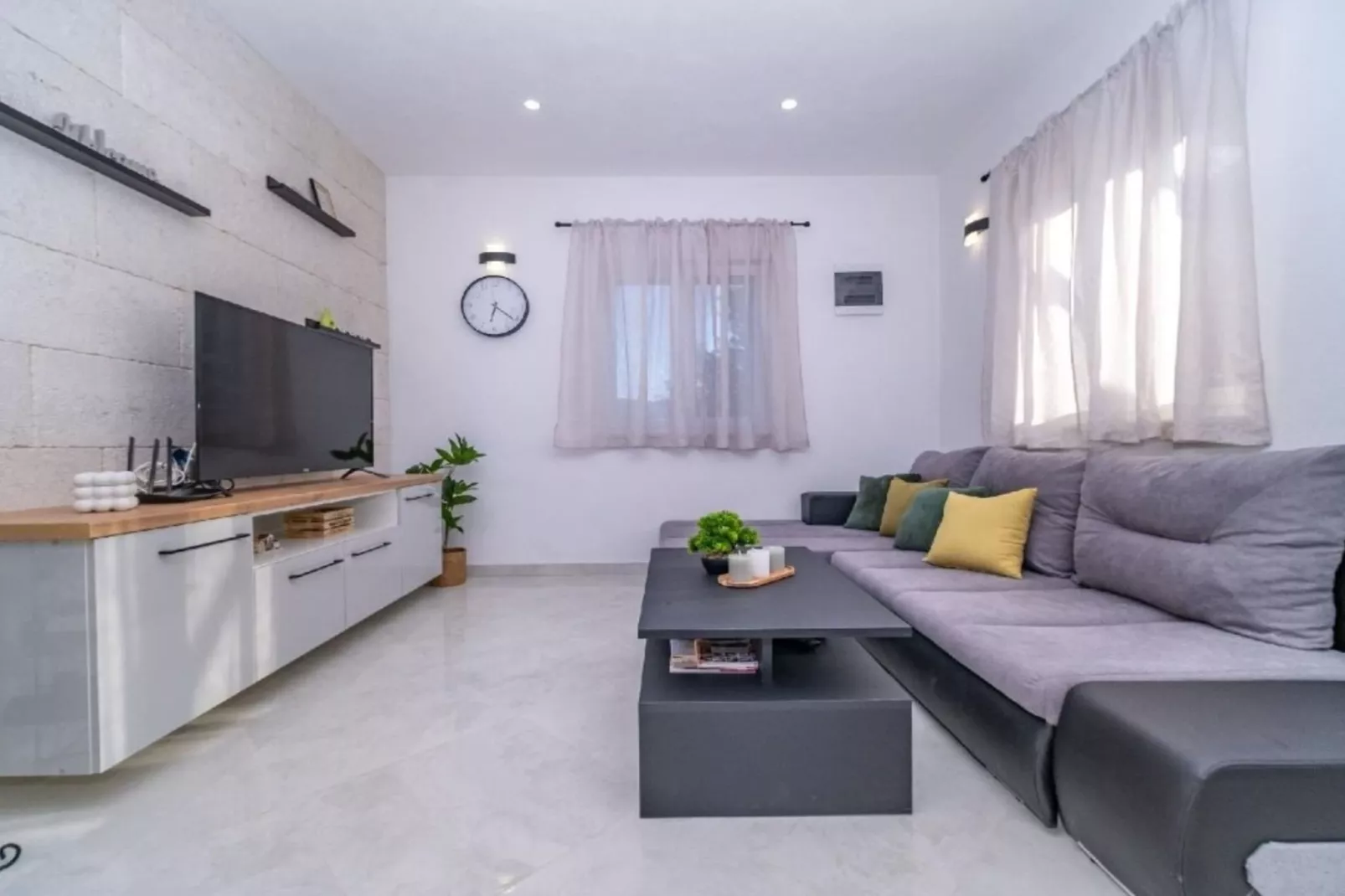 Holiday Home Bračuta- Two Bedroom Holiday Home with Pool