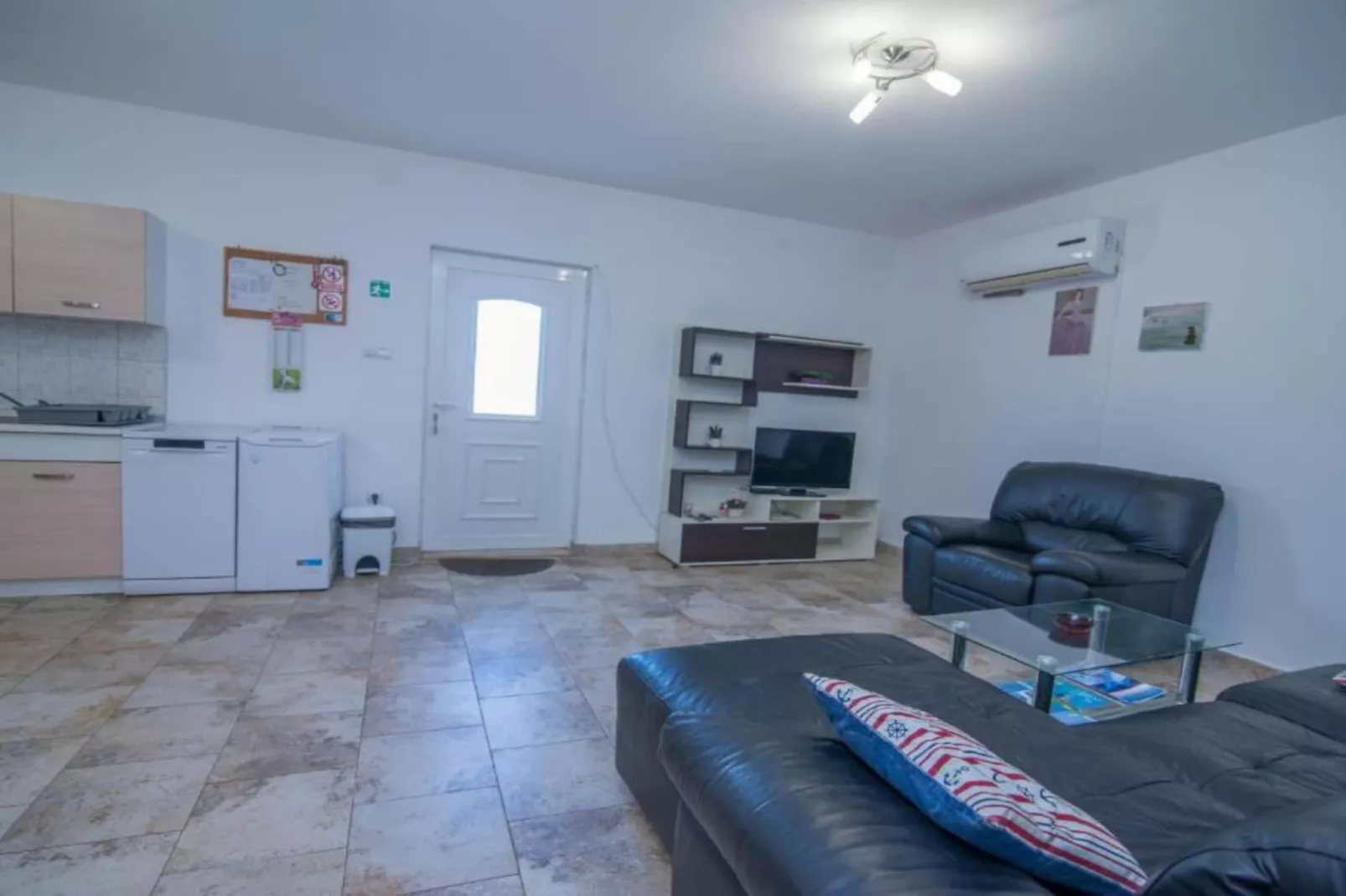 Apartments Bonic - Two Bedroom Apartment with Balcony (APP 3)
