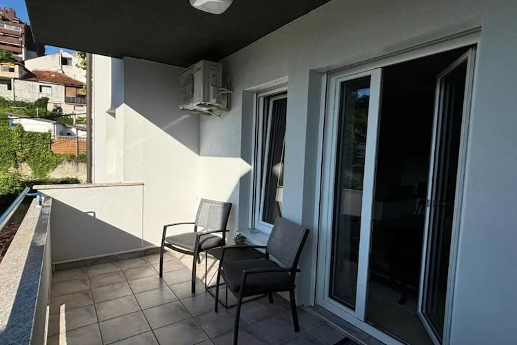 Modern & Charming - Free Private Parking - One Bedroom Apartment