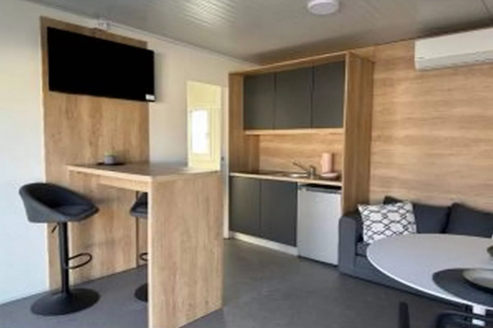 Comfort Two Bedroom Mobile Homes Pirovac - Classic Two Bedroom Mobile Home with Sea View and Terrace