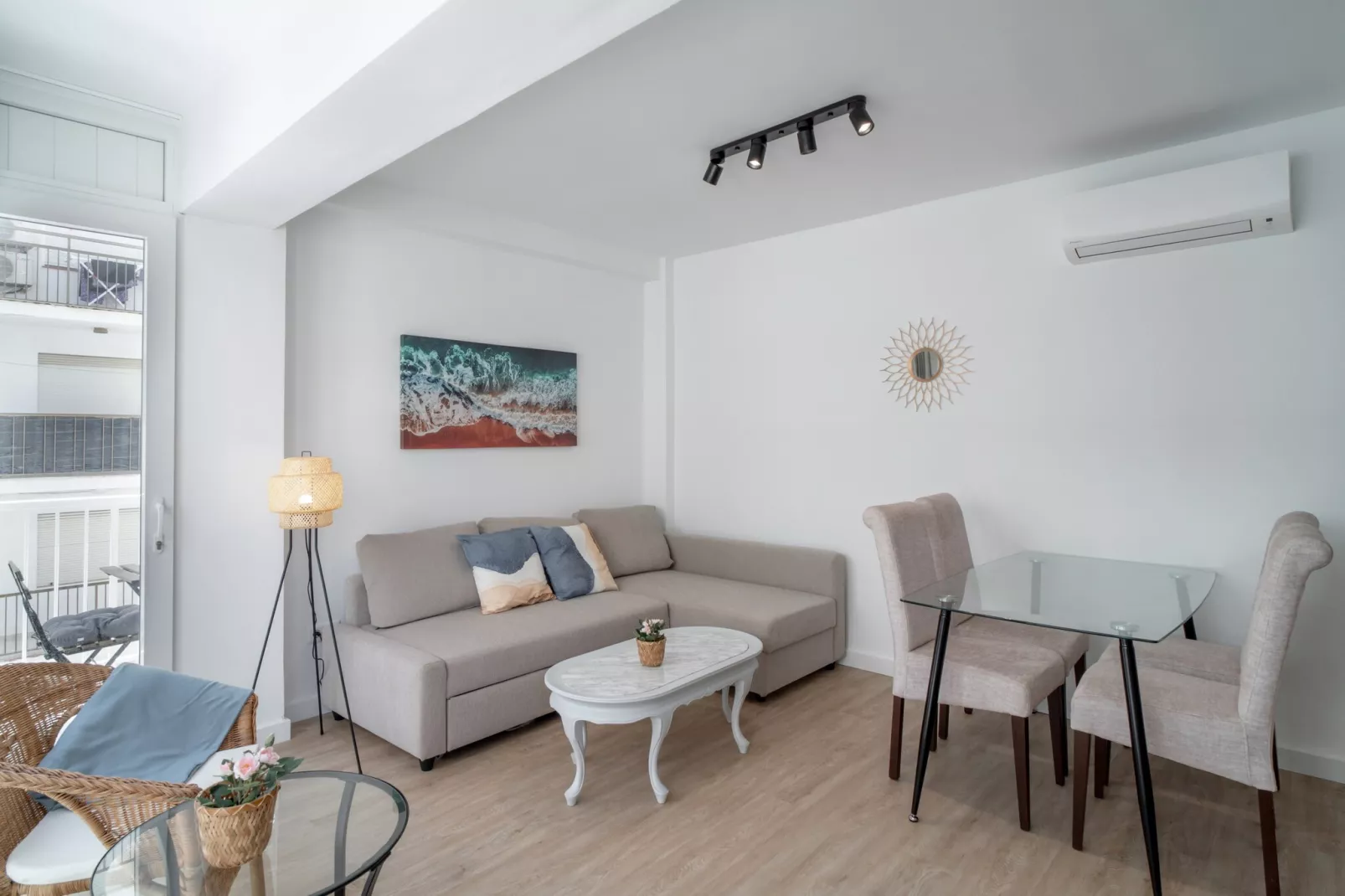 Gaviota 3º3 Central Living by Casasol