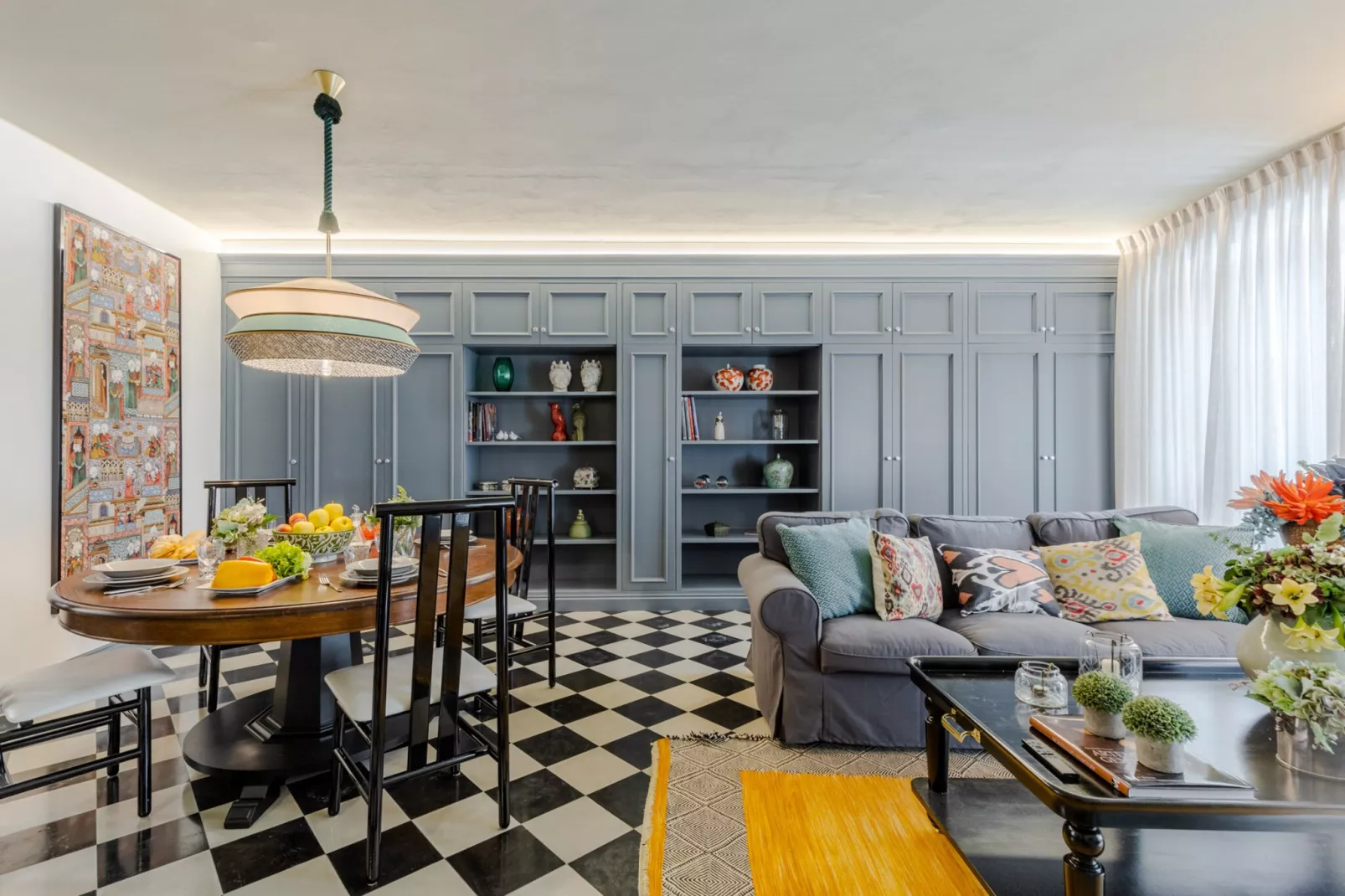 Gimber Tales, a First Floor Apartment