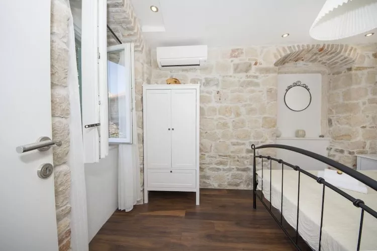 Apartments Stone Elegance (ST) - Deluxe Studio Apartment (Kamik)